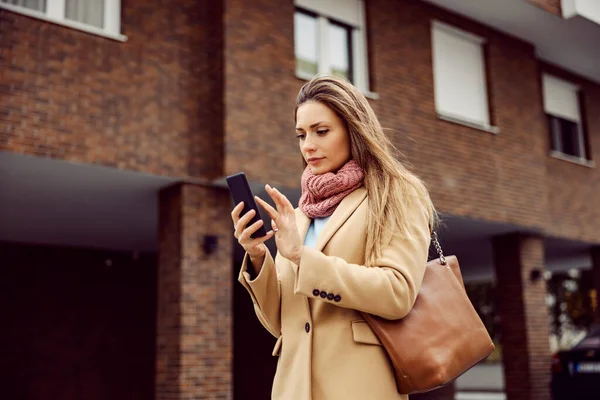 Mobile Phone Network Global Communications Young Woman Warm Clothes Standing — Stock Photo, Image