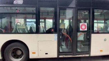 Bükreş, Romanya - 3 Ekim 2021 - Bükreş 'in harika kentinde 4K seyahat videosu