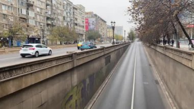 Bükreş, Romanya - 3 Ekim 2021 - Bükreş 'in harika kentinde 4K seyahat videosu