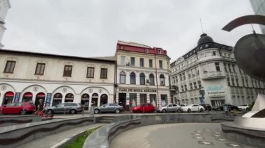 Bükreş, Romanya - 3 Ekim 2021 - Bükreş 'in harika kentinde 4K seyahat videosu