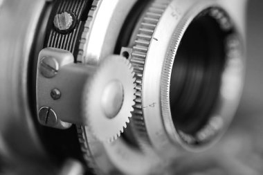 Lensli eski bir fotoğraf makinesi. Makro görüntüyü kapat. Antika ekipman