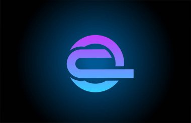 Satır dizaynlı Q mavi alfabe harfi simgesi. Şirket ve iş için yaratıcı şablon