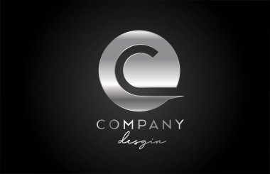 Çember dizaynlı C gümüş gri alfabe harfi simgesi. İş için metal yaratıcı şablon