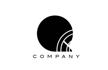 siyah ve beyaz geometrik Q alfabe harfli simge tasarımı. Şirket ve çizgileri olan iş için yaratıcı şablon