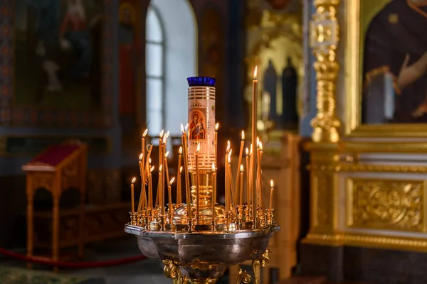 Bougies Église Sur Fond Des Icônes Dans Cathédrale Orthodoxe Russe — Photo