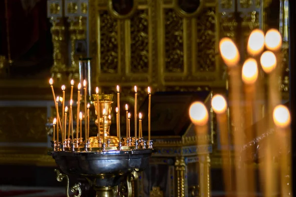 Bougies Église Sur Fond Des Icônes Dans Cathédrale Orthodoxe Russe — Photo