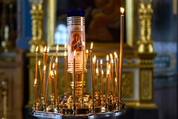 Bougies Église Sur Fond Des Icônes Dans Cathédrale Orthodoxe Russe — Photo