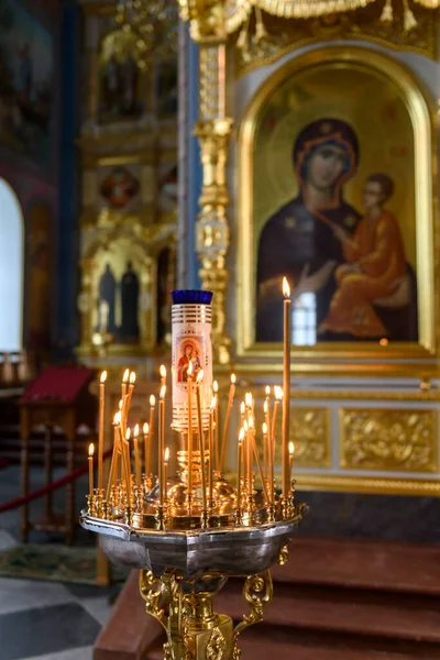 Candele Della Chiesa Sullo Sfondo Icone Nella Cattedrale Ortodossa Russa — Foto Stock