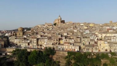 İtalya 'nın Sicilya eyaletinin Enna ilindeki Piazza Armerina Katedrali SS' li Piazza Armerina şehri. Assunta ve eski şehir, Sicilya - Piazza Armerina, Enna, Sicilya, İtalya, Avrupa.