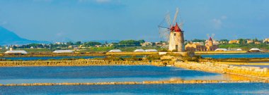 Marsala ve Trapani, Sicilya yakınlarındaki 