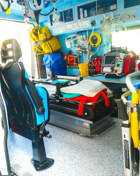 Μέσα Ένα Ασθενοφόρο Αυτοκίνητο Ιατρικό Εξοπλισμό Για Την Παροχή Βοήθειας — Φωτογραφία Αρχείου