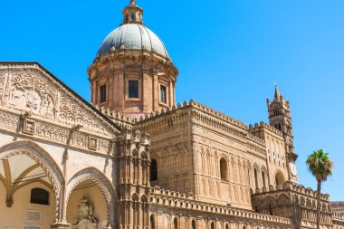 İtalya 'daki Sicilya Ortaçağ Kilisesi' ndeki Palermo Katedrali. 