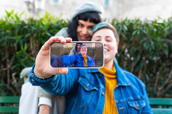 Selfie Young Smiling People Having Fun Together — Foto Stock