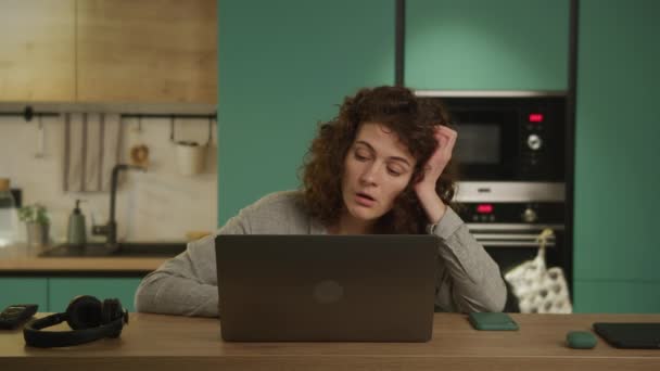 Tired student cant focus on her work on a laptop and closing it — Stock video