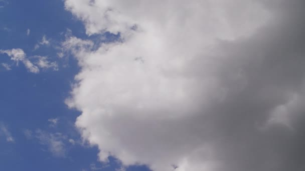 Timelapse Des Nuages Déplaçant Couches Pendant Les Changements Météorologiques Extérieur — Video