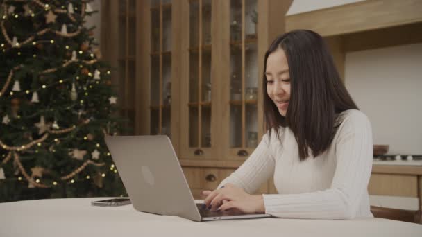 Asian Woman Browsing Online Laptop Computer Christmas Tree Background Apartment — 图库视频影像