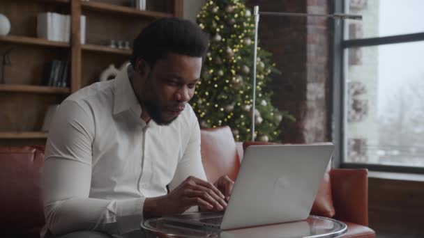 Young Adult African American Guy Recieving Good News His Laptop — Wideo stockowe