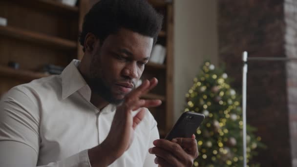 Close African American Man Browsing His Smart Phone Online Shopping — Vídeo de Stock