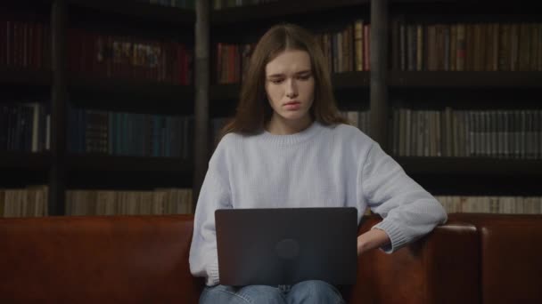 Caucasian Woman Student Working Her Laptop Focused Serious Indoors Slow — Vídeo de Stock