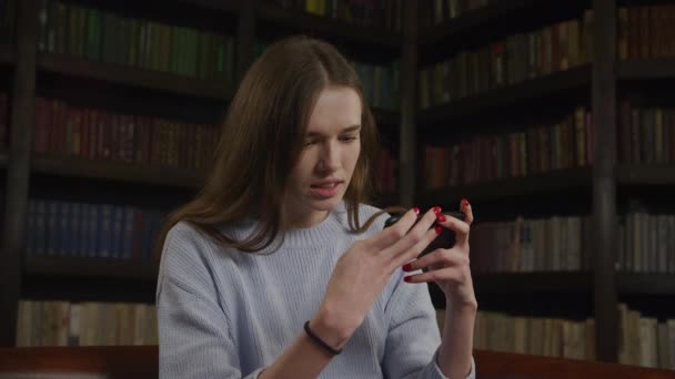 Close Caucasian Woman Winning Game Her Smart Phone Slow Motion — Stock videók