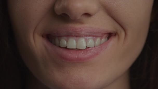 Close Caucasian Woman Confident Toothy Smile Slow Motion — Wideo stockowe