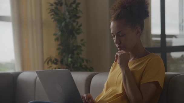 Pensive African American Woman Making Decision While Working Her Laptop — Αρχείο Βίντεο