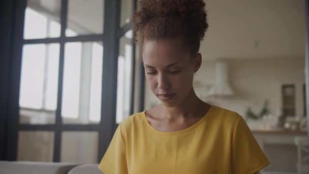 Close Young Adult African American Woman Reading While Working Laptop — Stockvideo