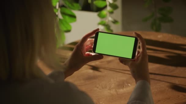 Handheld Close Caucasian Woman Hand Swipe Smart Phone Green Screen — Wideo stockowe