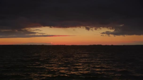 Optisk Zooma Ett Naturskönt Landskap Flod Storm Med Solnedgång Himlen — Stockvideo