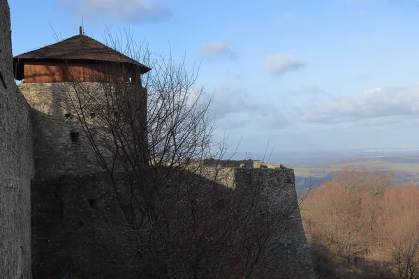 13世紀からのフクヴァルディ城の遺跡 観光客や公共の歴史的建造物 田舎を見下ろす石の要塞 中世の住居 チェコの歴史 — ストック写真