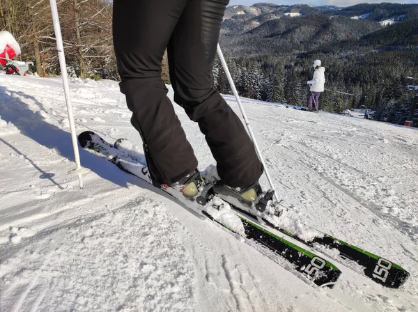 Skier Ski Slope View Skier Overlooking Snowy Slope Turning Skis — Stock Photo, Image