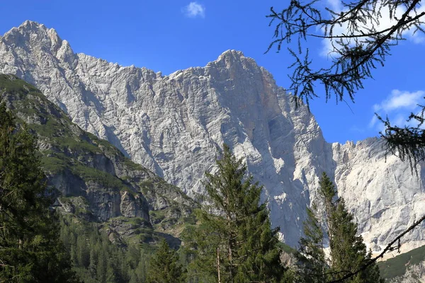 Mountains Rocky Peaks Alps Tourist Mountain Climbing Paradise — Φωτογραφία Αρχείου