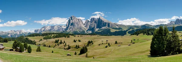 Dolomitler Yaz Panoramik Dağ Blu Gökyüzü Güneşli Gün Yürüyüş Doğada — Stok fotoğraf