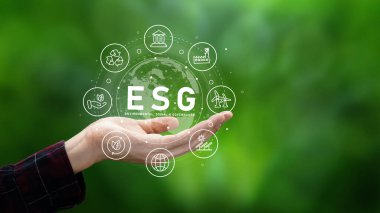 İnsan eli ESG ikonu, çevre için yeşil toprak konsepti. Toplum ve yönetim sürdürülebilir çevre kavramı