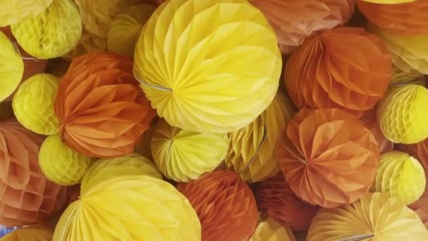 Helder Oranje Geel Honingraat Weefsel Papieren Ballen Decoratie Achtergrond — Stockvideo