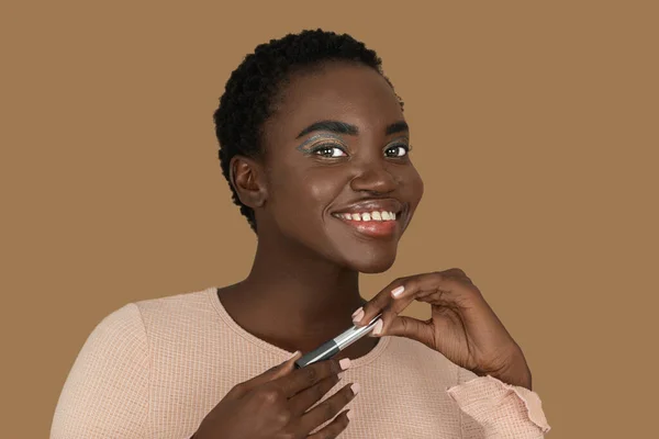 Closeup Portrait Smiling Young Black Woman Short Afro Hair Light — Stock Photo, Image