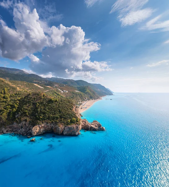 Aerial View Blue Sea Mountain Green Forest Rocks Water Sandy — Zdjęcie stockowe