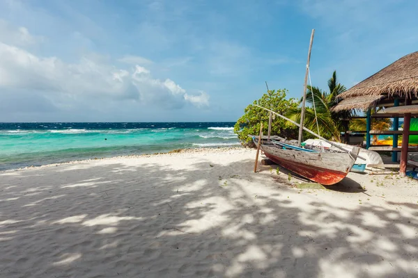 Idyllic Beach Scene Traditional Boat Maldives North Male Atoll — Fotografia de Stock