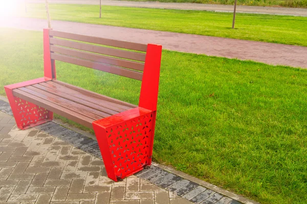 Красная Скамейка Общественном Парке — стоковое фото