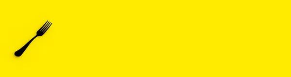 フォークは黄色の背景で黒です 孤立した物体 水平画像 サイトへの挿入のためのバナー 3D画像 3Dレンダリング — ストック写真