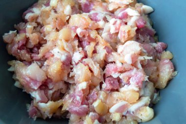 Kıymalı domuz eti. Hamur tatlısı hazırlığı. Hamur tatlısı için. Yatay resim.