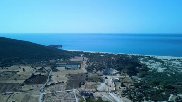 Панорамный вид средиземноморского побережья на летний день. Пляж Патара в Турции. Природный пейзаж — стоковое видео