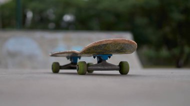 Şehirdeki bir rampadan kay.