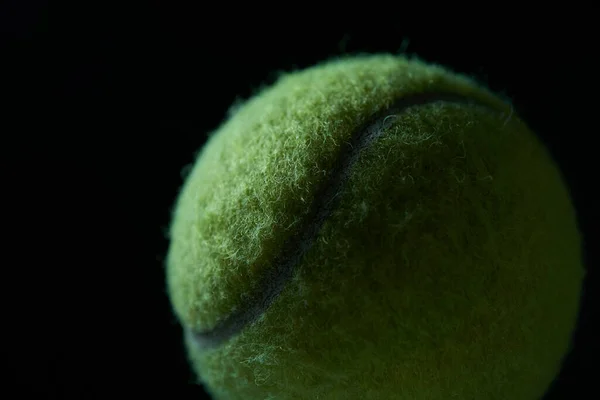 Groene Tennisbal Zwarte Achtergrond — Stockfoto