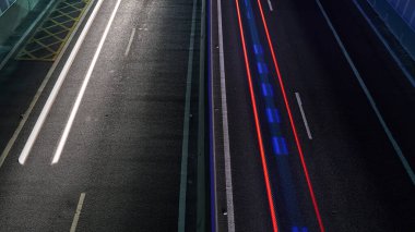 Yukarıdan hafif patikalar, bir rota, gidiş dönüş.