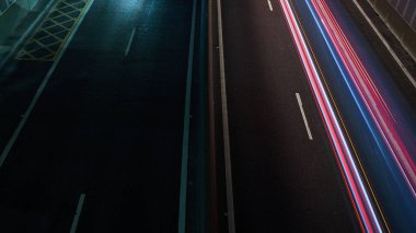 Yukarıdan hafif patikalar, bir rota, gidiş dönüş.