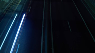 Yukarıdan hafif patikalar, bir rota, gidiş dönüş.