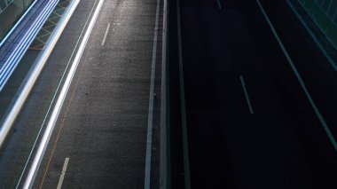 Yukarıdan hafif patikalar, bir rota, gidiş dönüş.