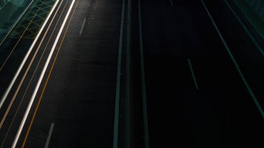 Yukarıdan hafif patikalar, bir rota, gidiş dönüş.