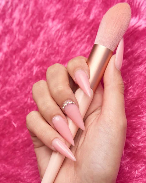 Bubblegum Pink Gel Gebeeldhouwde Nagels — Stockfoto